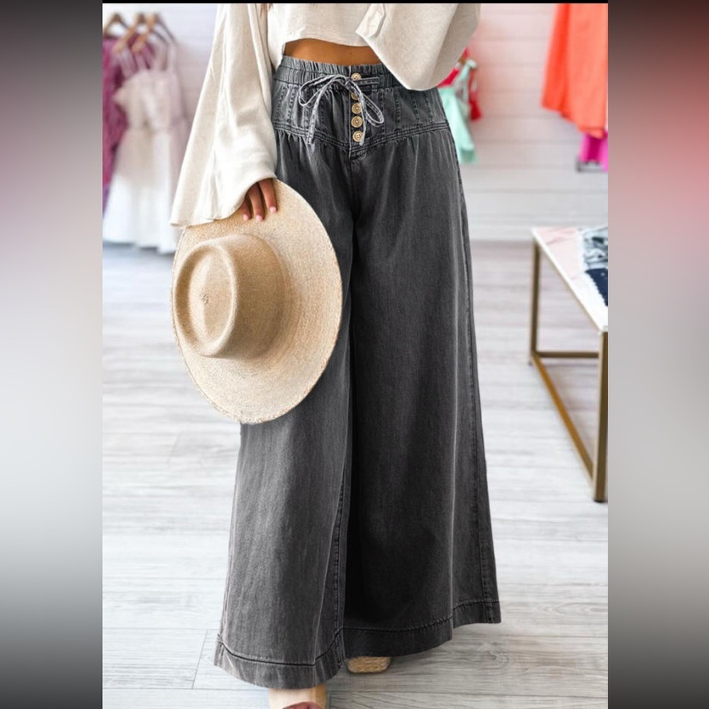 Wide Leg Flare Jeans with Button-Front Waist - Black
